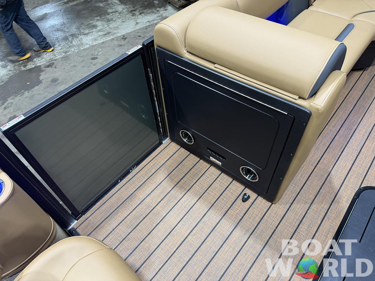 2026 Bentley Pontoons Legacy 223 QSB Swingback Tritoon 