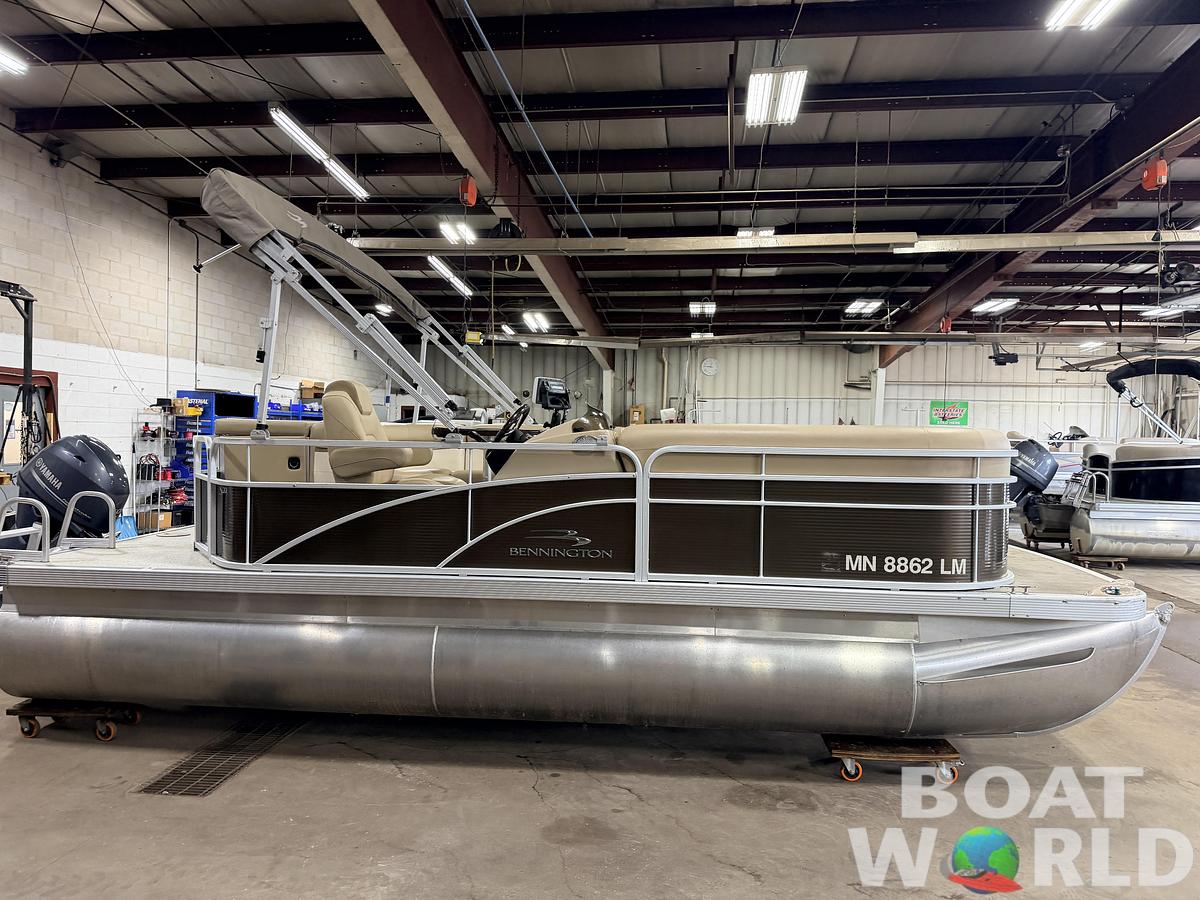 Used 2016 Bennington 20 SLM & 50HP Yamaha 4Stroke -$19,995