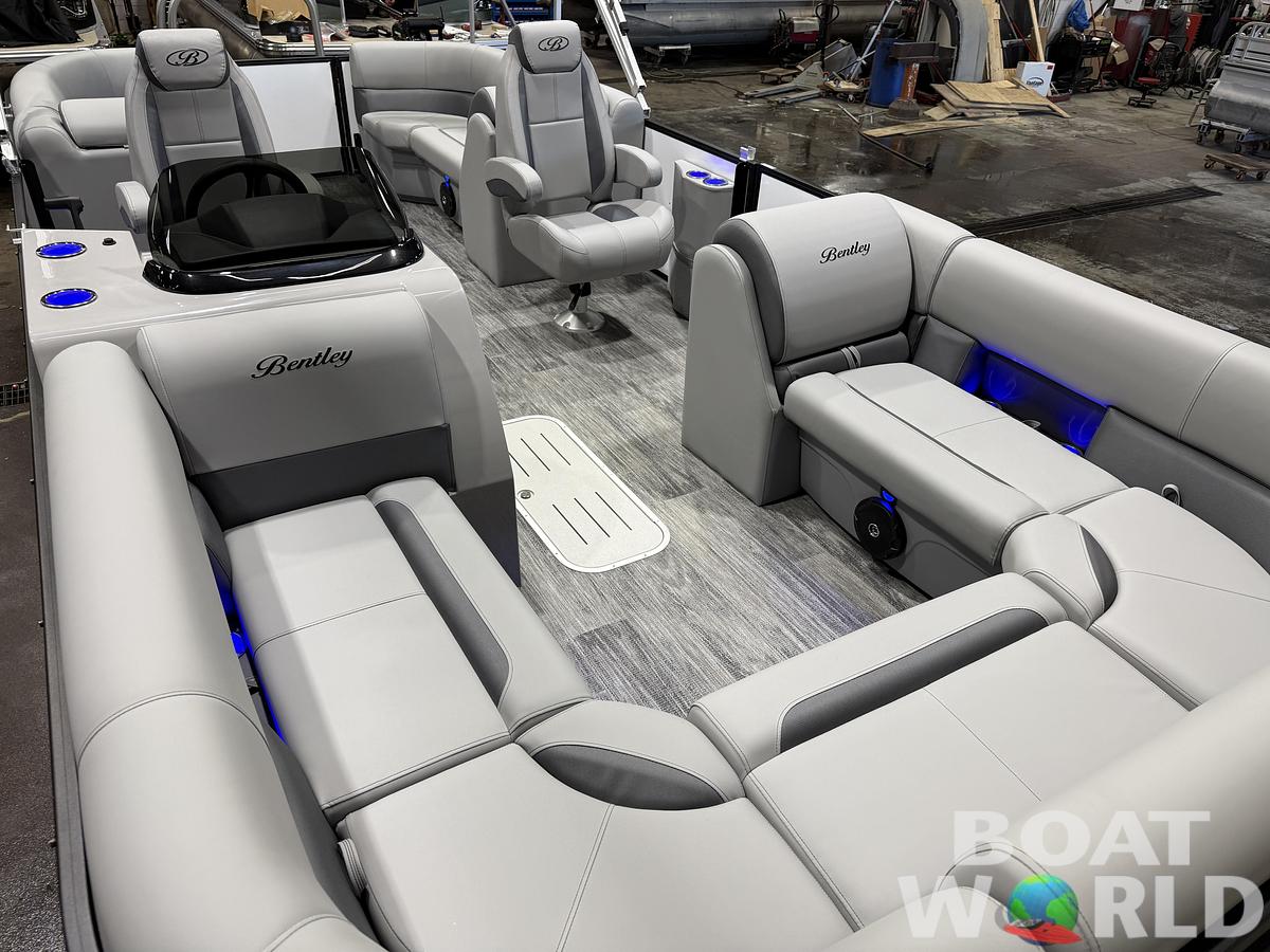 2026 Bentley Pontoons Legacy 223 Navigator Quad Lounge Tritoon
