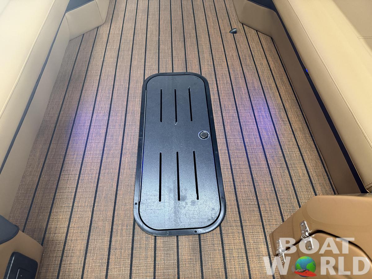 2027 Bentley 300HP Elite 253 Swingback Tritoon $79,995