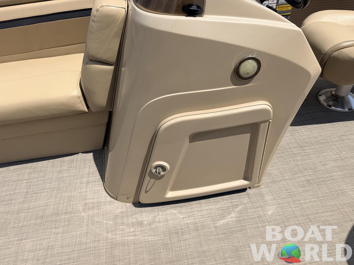 Used 2017 Bennington 208 SL & 50HP Yamaha 4Stroke -$24,995