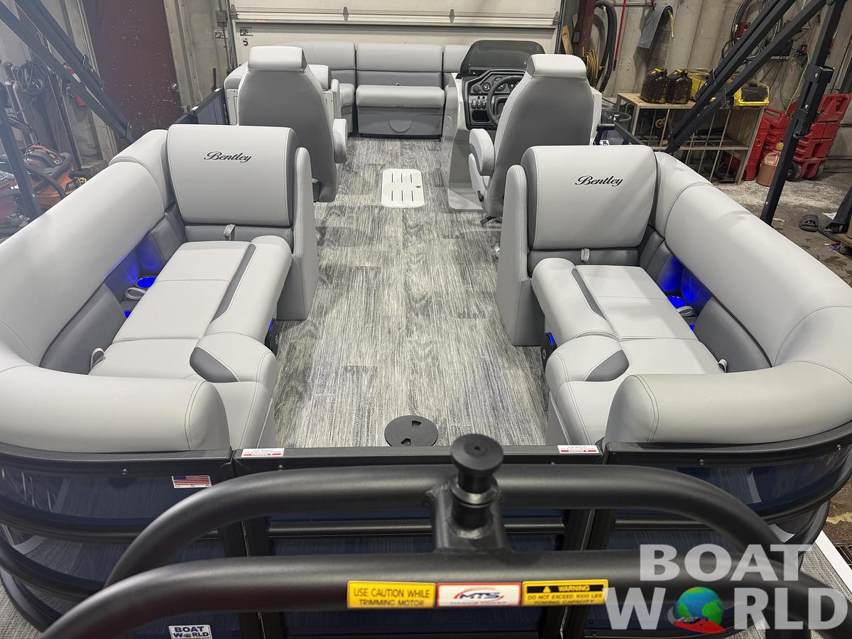 2026 Bentley 223 Navigator Quad Lounge Tritoon $50995