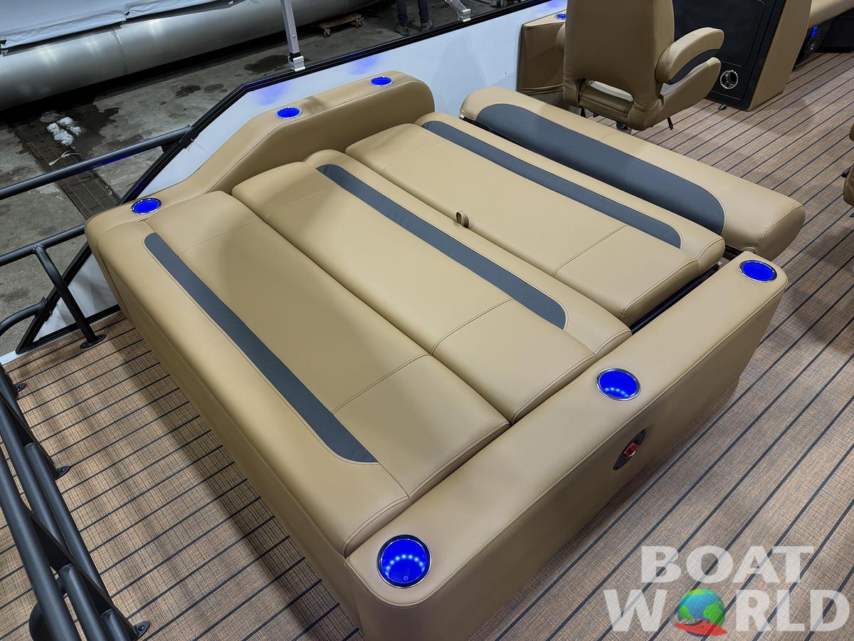 2026 Bentley Pontoons Legacy 220 Swingback