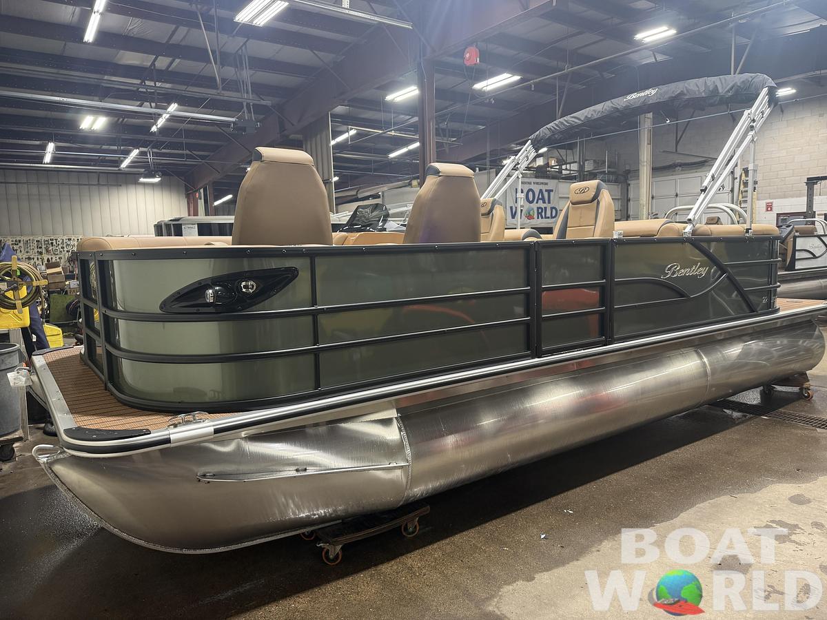 2026 Bentley Pontoons Legacy 220 Navigator DL Quad Lounge 