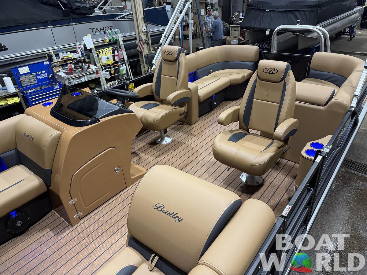 2026 Bentley Pontoons Legacy 200 Navigator Quad Lounge $39995