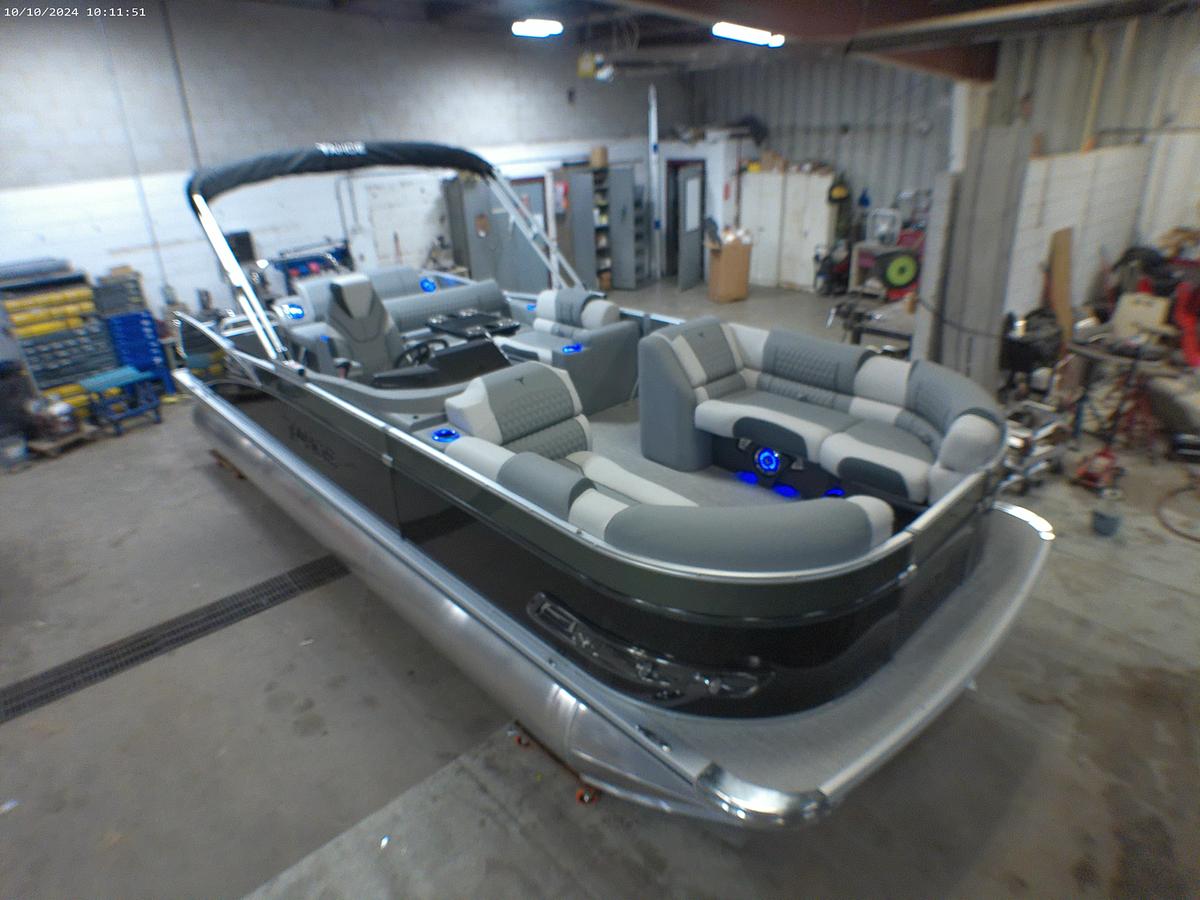 2025 Tahoe Pontoons Cascade 2385 Swingback Tritoon & 225HP 4-Stroke EFI