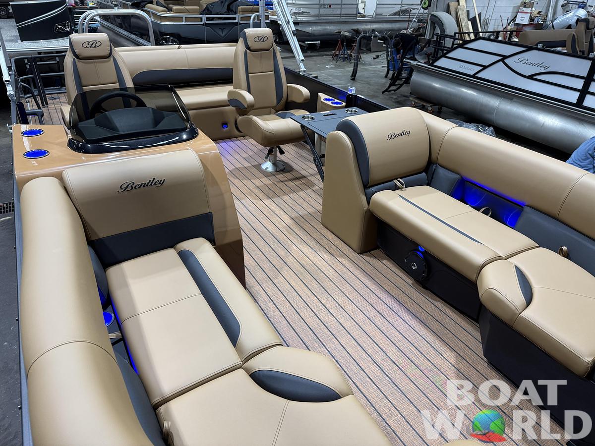 2026 Bentley Pontoons Legacy 220 Swingback 