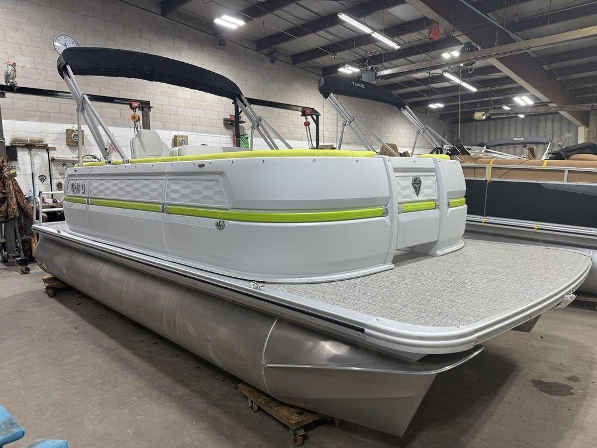 2025 Tahoe Pontoons Aura 2185 Quad Lounge & 75HP 4-Stroke EFI
