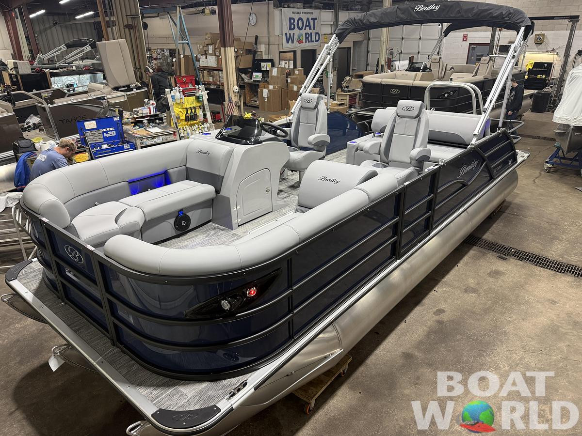 2026 Bentley Pontoons Legacy 223 Swingback Tritoon 