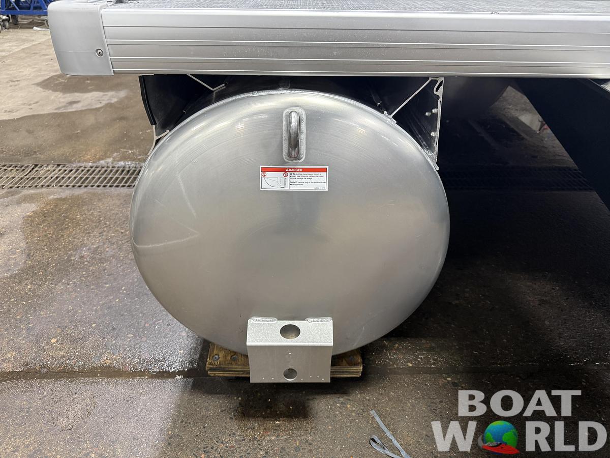 2026 Princecraft Vectra 23 RL Long Lounge Swingback Tritoon 