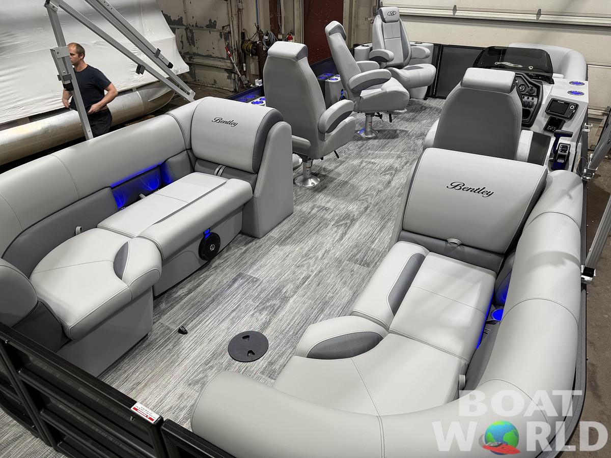 2026 Bentley Pontoons Legacy 220 Navigator DL Quad Lounge