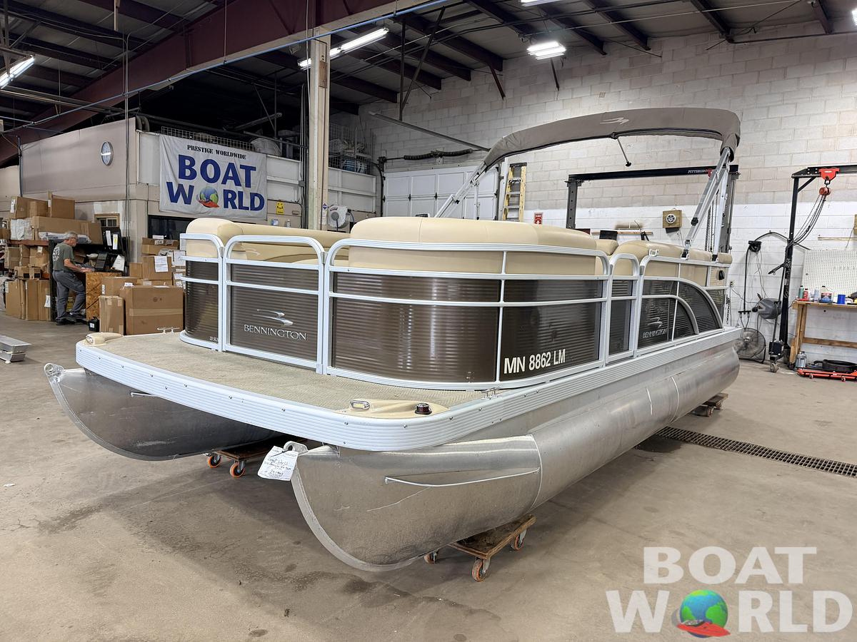 Used 2016 Bennington 20 SLM & 50HP Yamaha 4Stroke -$19,995