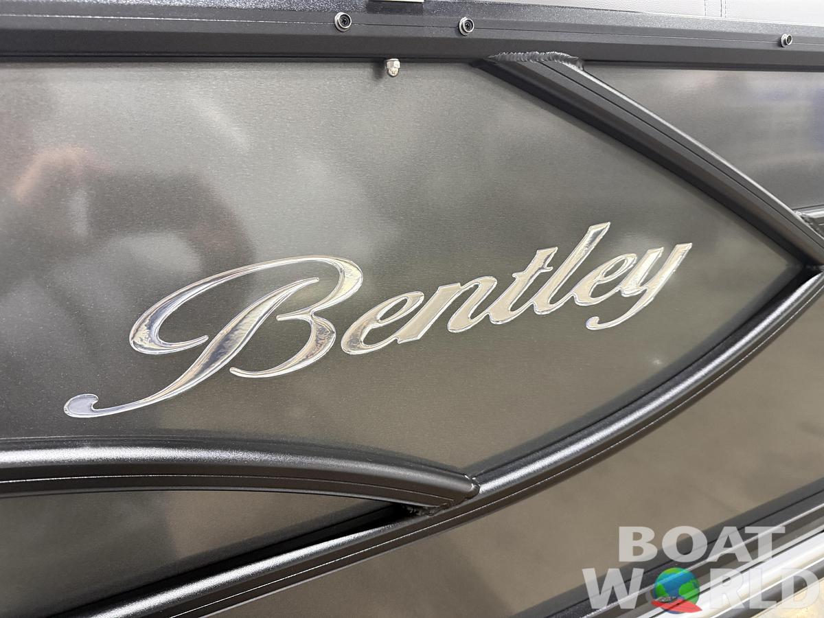 2026 Bentley Pontoons Legacy 220 Navigator DL Quad Lounge