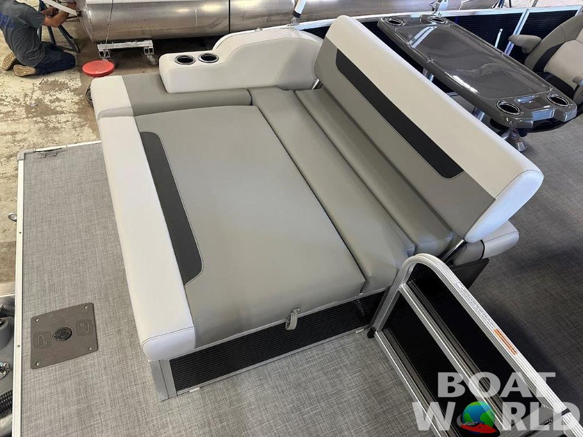 2025 Princecraft Vectra 21 RL SS Swingback Pontoon & Mercury 4-Stroke EFI