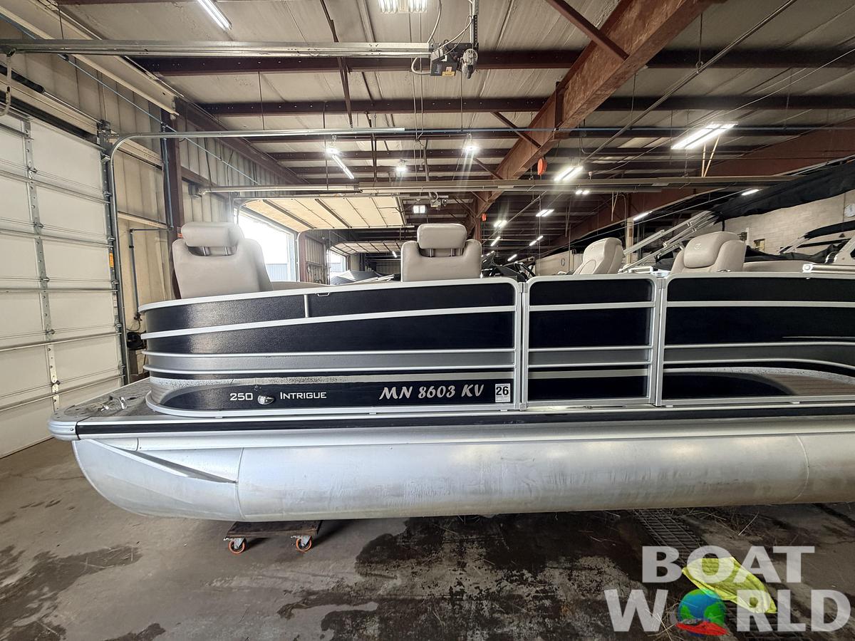 Used 2012 Premier 250 Intrigue & 140HP Suzuki 4Stroke -$21,995