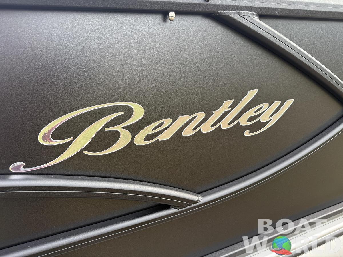 2025 Bentley Pontoons Legacy 200 Swingback