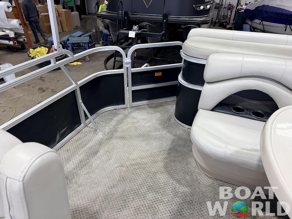 Used 2010 Starcraft StarDeck 8522 & 50HP Mercury 4Stroke -$14,995