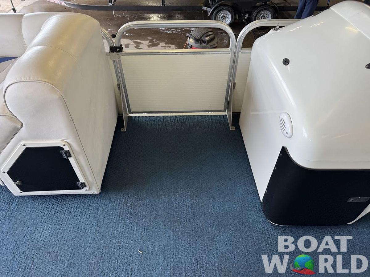 Used 2006 Weeres SunDeck 220 Pontoon