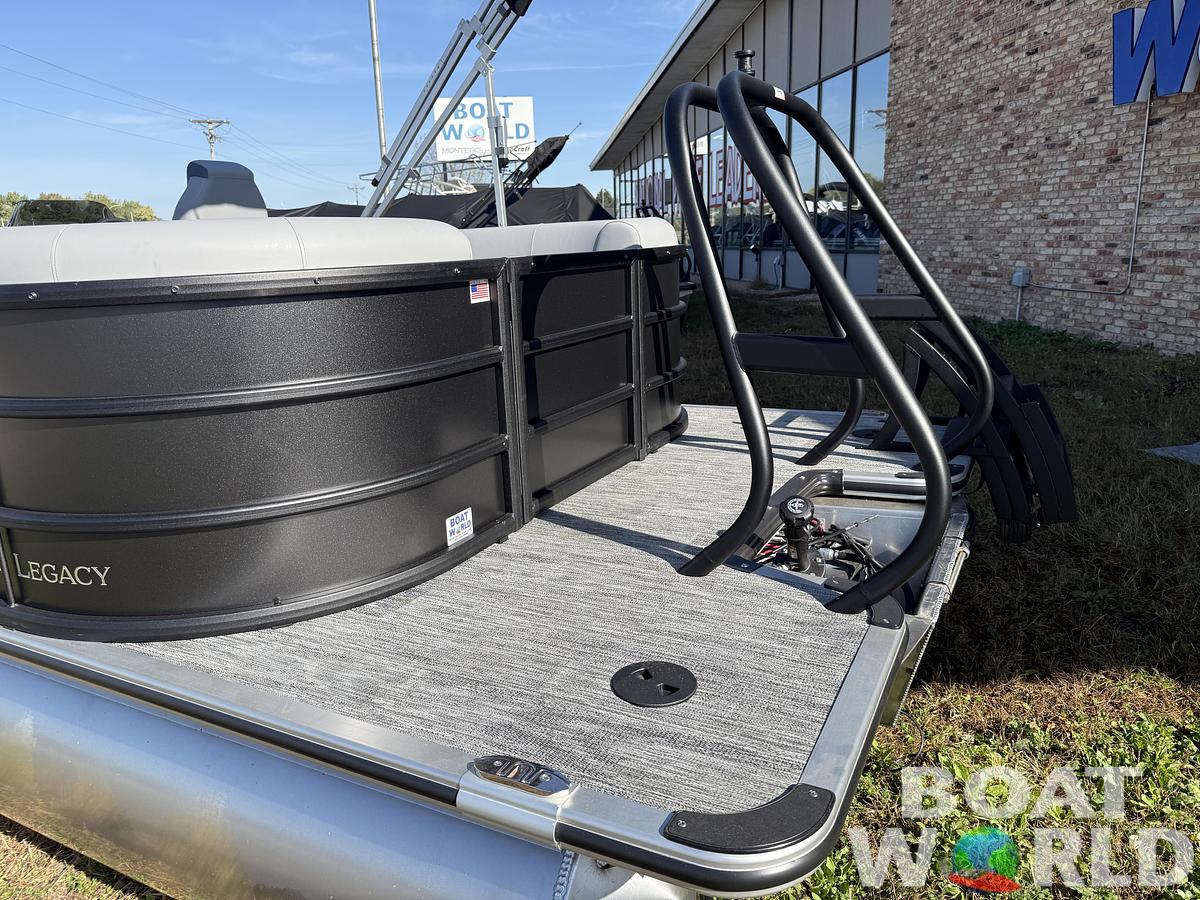 2026 Bentley Pontoons Legacy 220 Navigator Quad Lounge 