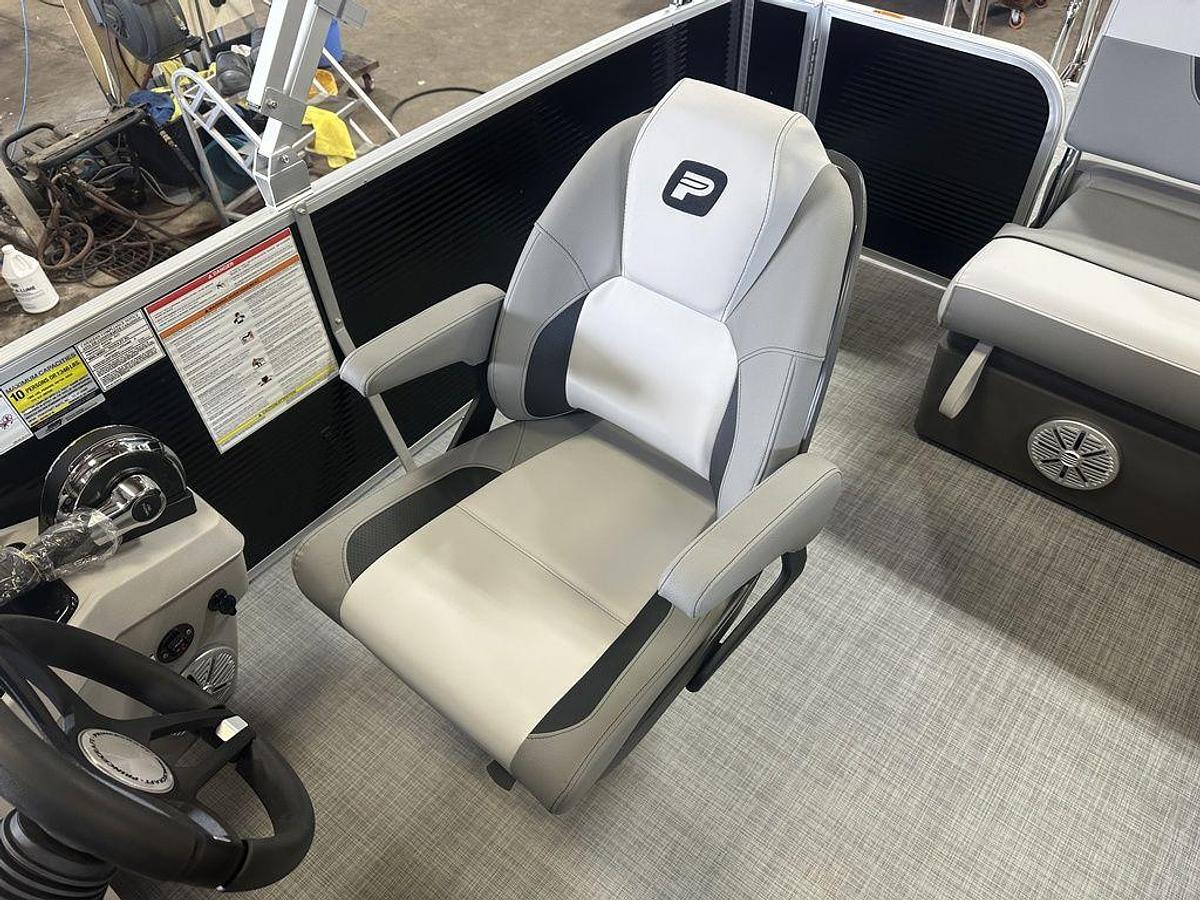 2025 Princecraft Vectra 21 RL Swingback Lounge Pontoon & Mercury 4-Stroke EFI