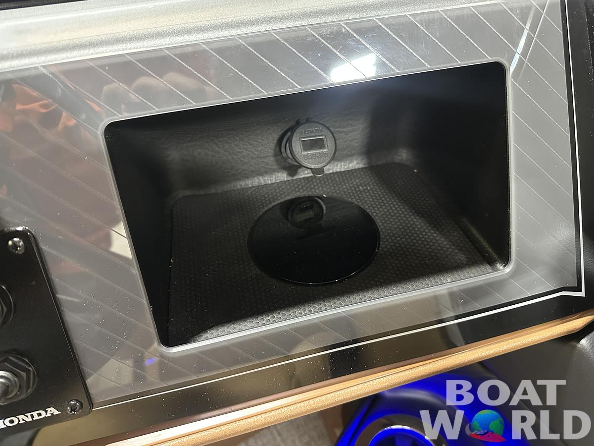 2025 Tahoe Pontoons Cascade 2385 Elite Cruise Tritoon & Honda 4-Stroke EFI