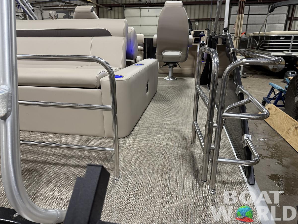 2025 Bentley Pontoons Legacy 223 Swingback Tritoon & Honda 4-Stroke EFI