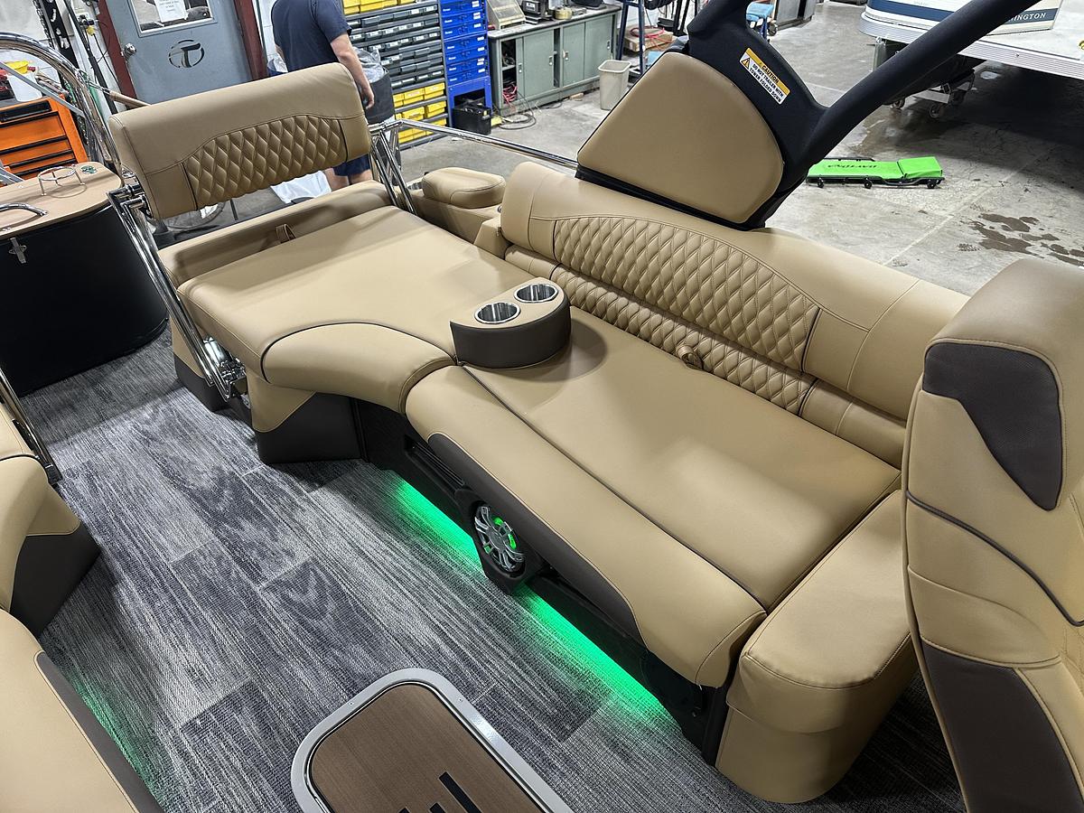 2025 Tahoe Pontoons Grand Tahoe 2585 Quad Lounge Windshield Tritoon & Mercury 400HP V10