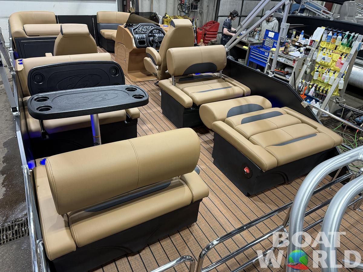 2026 Bentley Legacy 220 QSB Swingback $43995