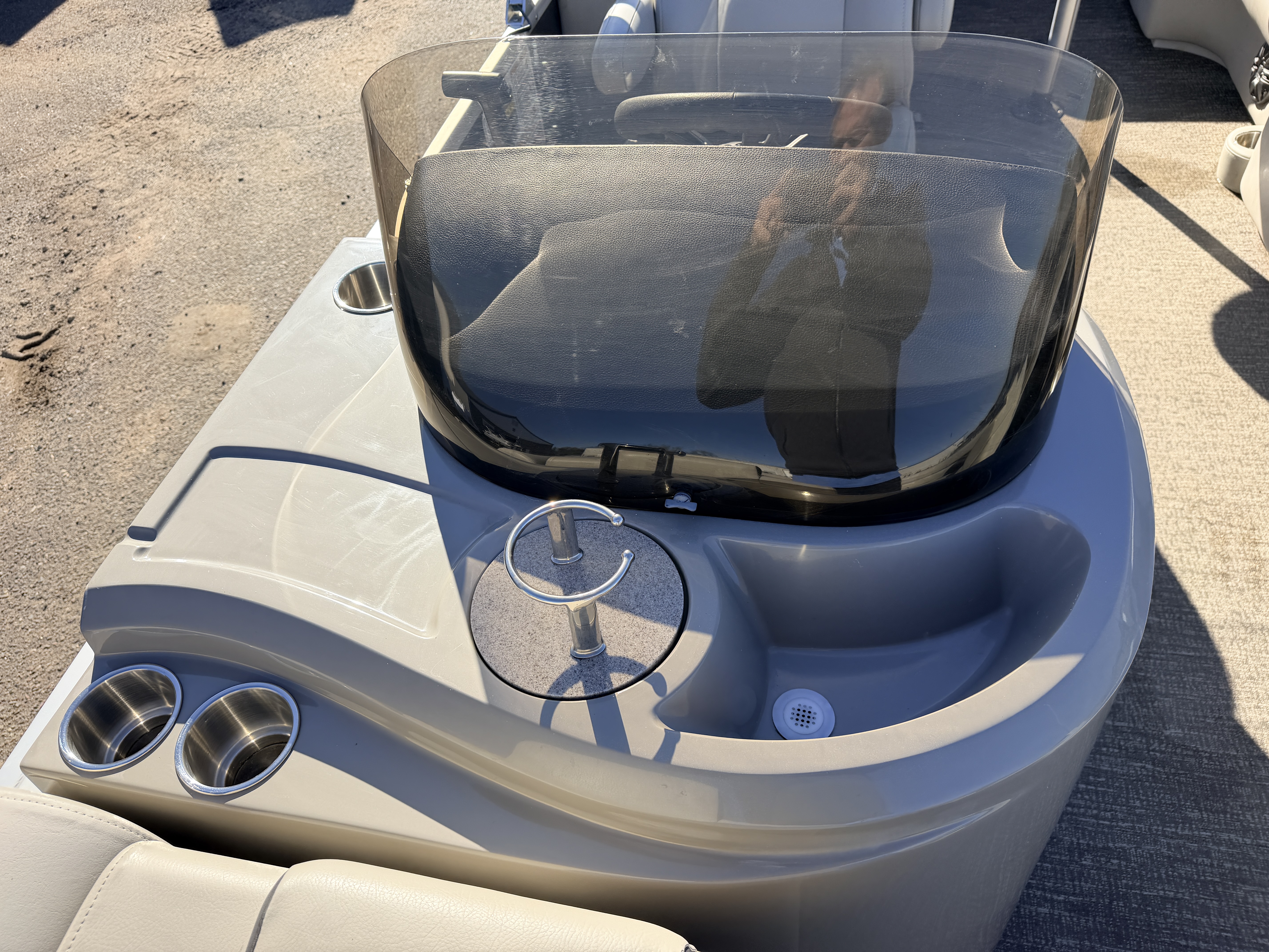 Used 2022 Premier 230 SunSpree RF & 116HP Yamaha 4Stroke -$34,995