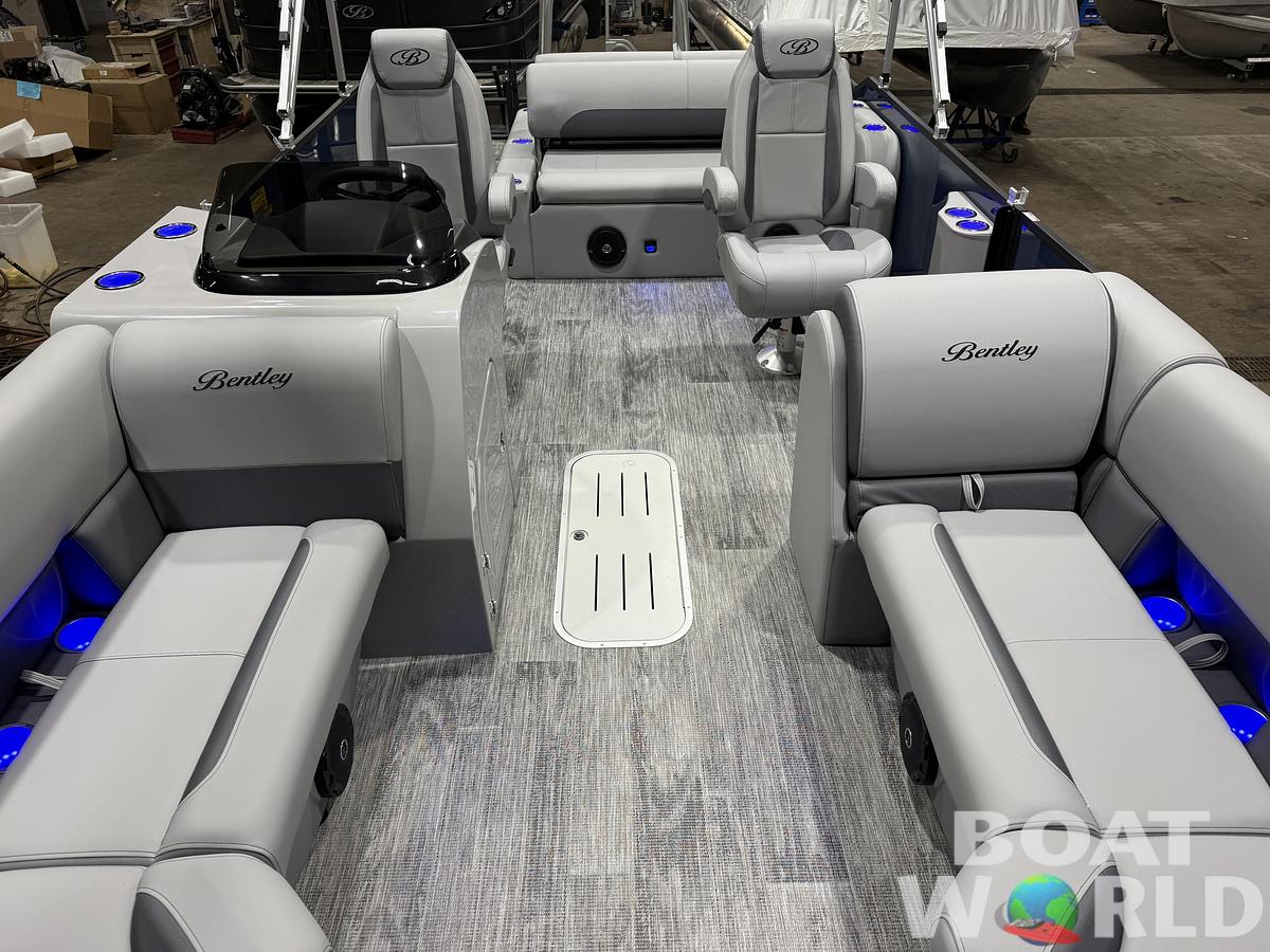 2026 Bentley Pontoons Legacy 223 Swingback Tritoon 