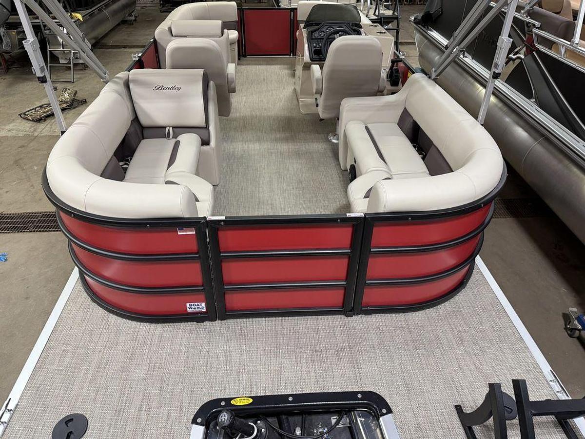 2025 Bentley Pontoons Legacy 200 Navigator Quad Lounge & Honda 4-Stroke EFI