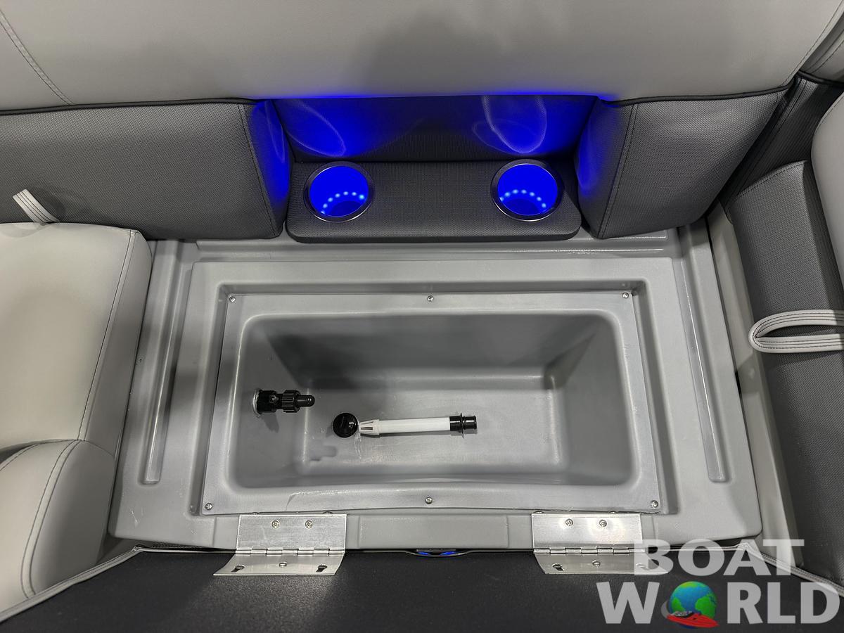 2026 Bentley Pontoons Legacy 223 Navigator Quad Lounge Tritoon