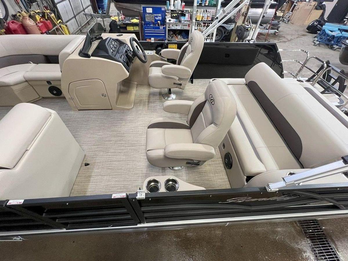 2025 Bentley Pontoons Legacy 200 Swingback & Honda 4-Stroke EFI
