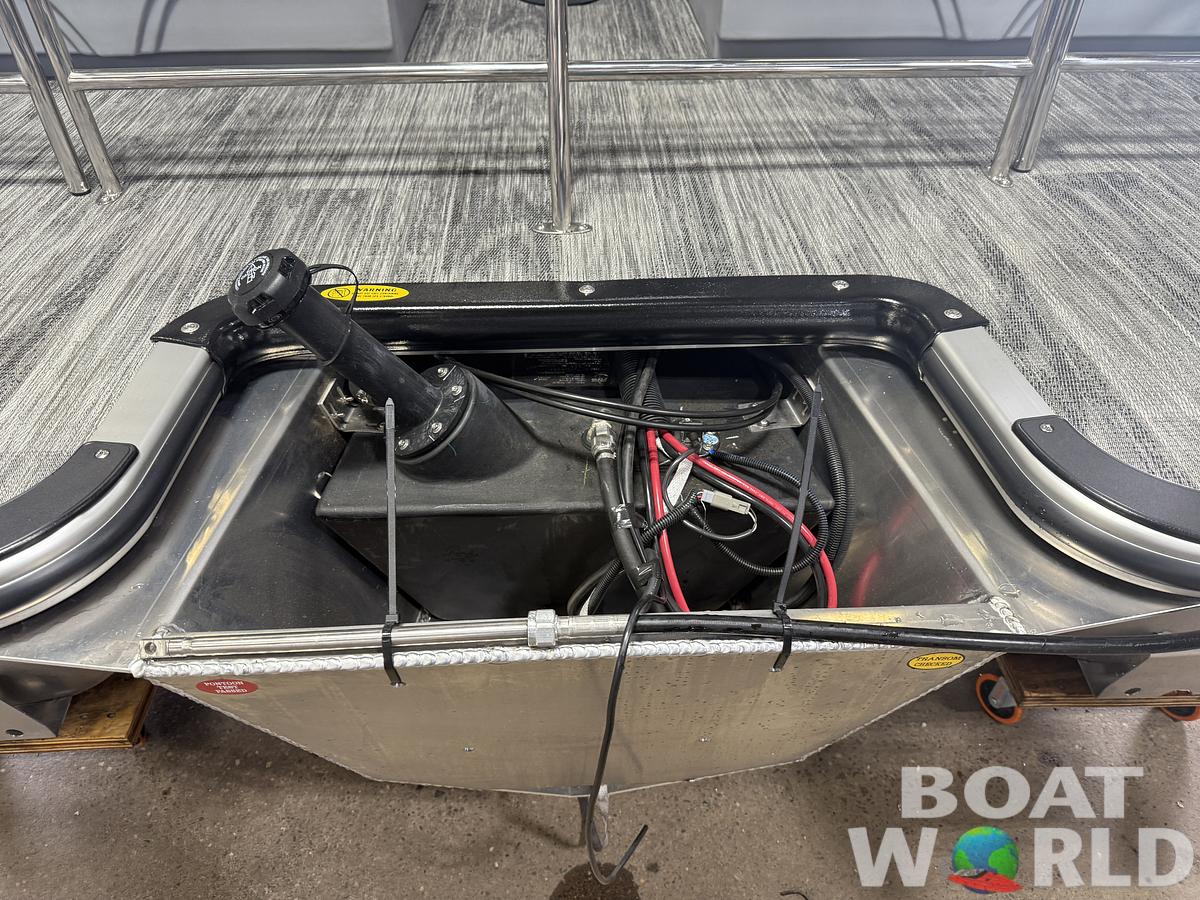 2026 Bentley Pontoons Legacy 220 QSB Swingback & 4-Stroke EFI