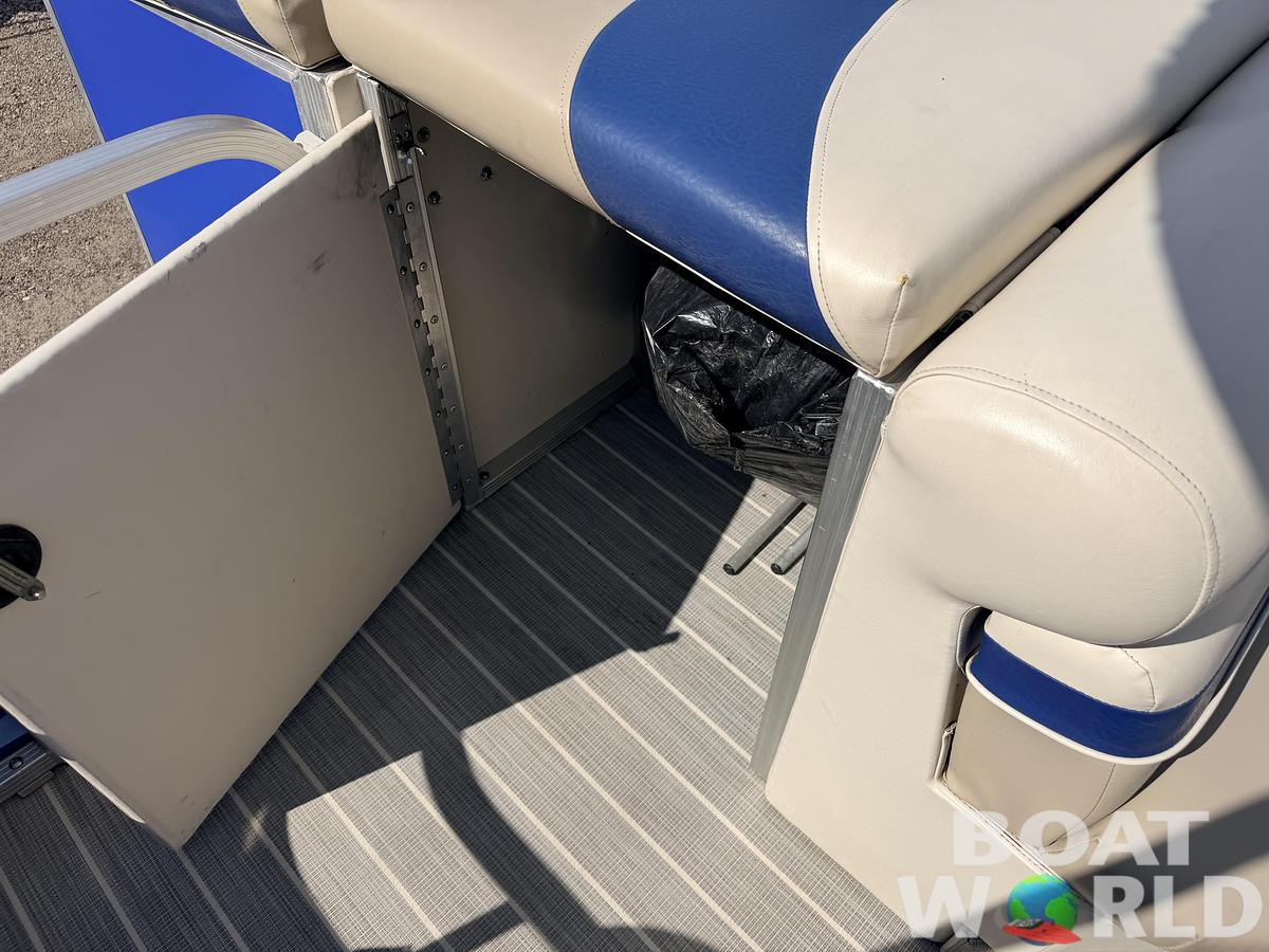 Used 2000 Bennington 2275 LX & 50HP Mercury 4Stroke -$12,995