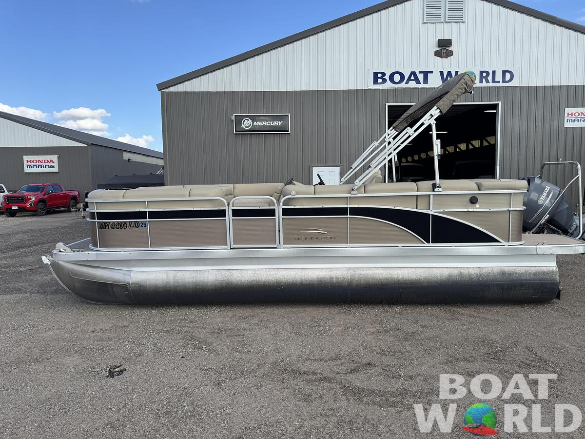 Used 2014 Bennington 22 SLX Pontoon