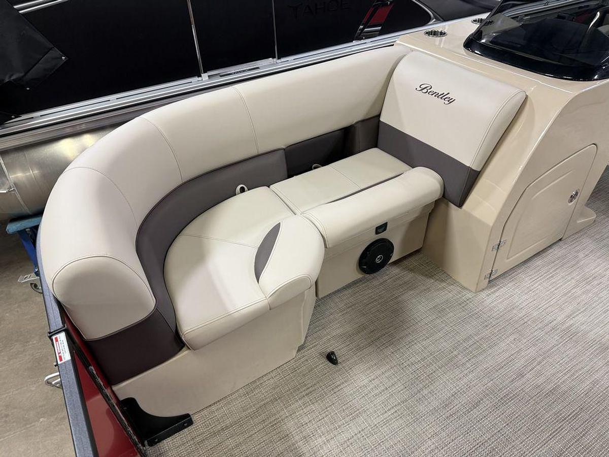 2025 Bentley Pontoons Legacy 200 Navigator Quad Lounge & Honda 4-Stroke EFI
