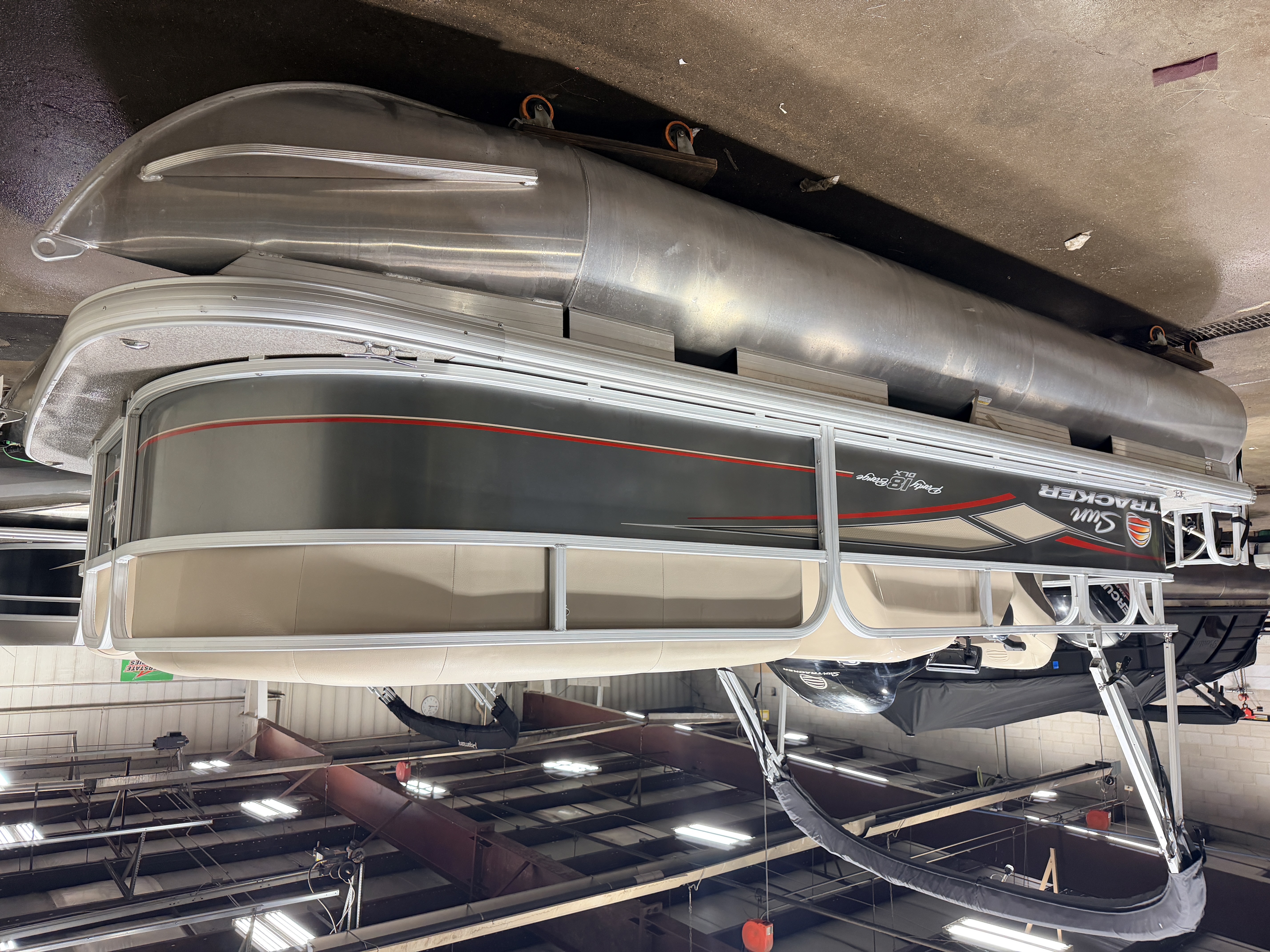 Used 2019 Sun Tracker Party Barge 18 DLX & 75HP Mercury 4Stroke -$21,995
