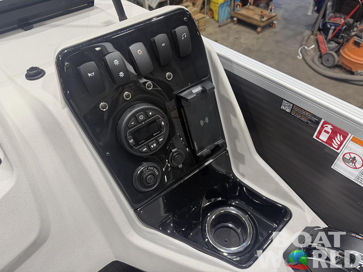 2026 Princecraft Vectra 23 RL SS Swingback Tritoon