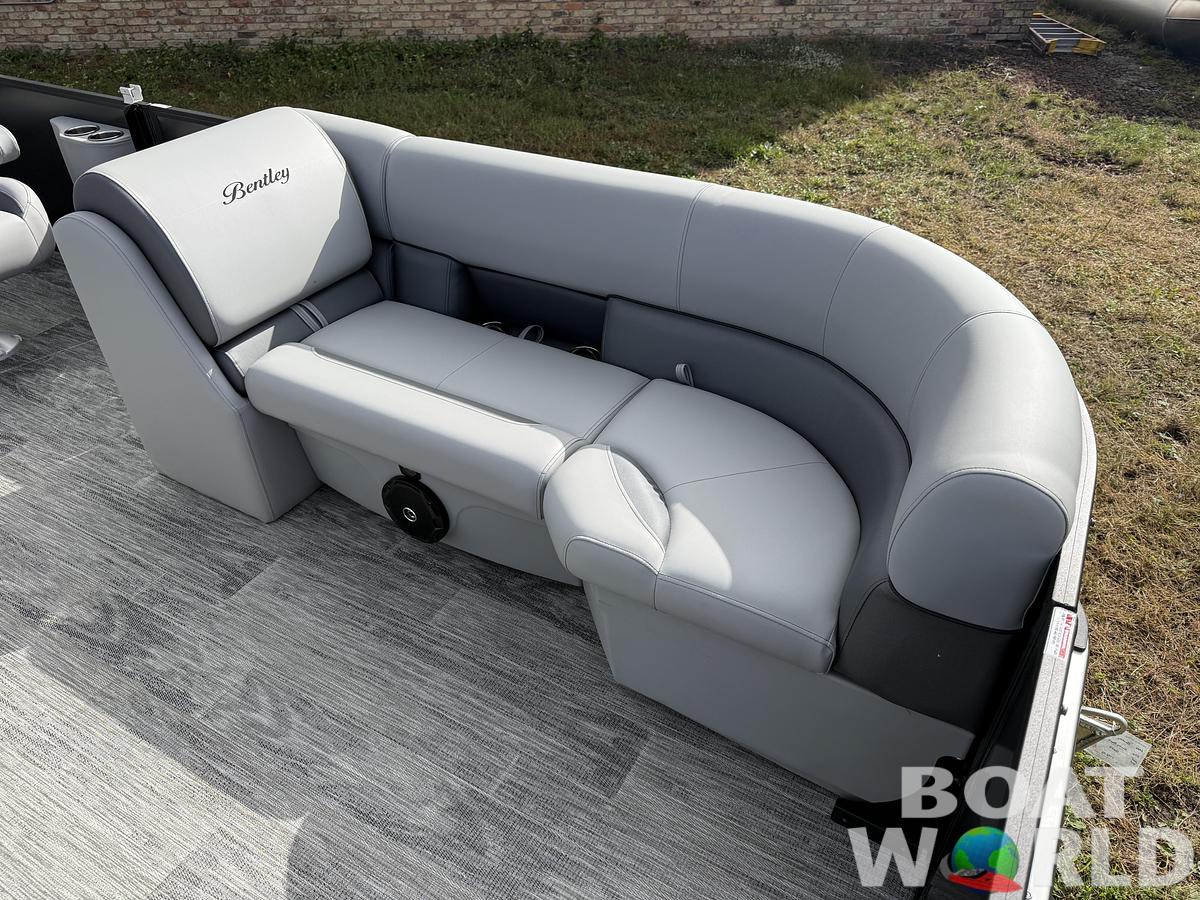2026 Bentley Pontoons Legacy 220 Swingback 