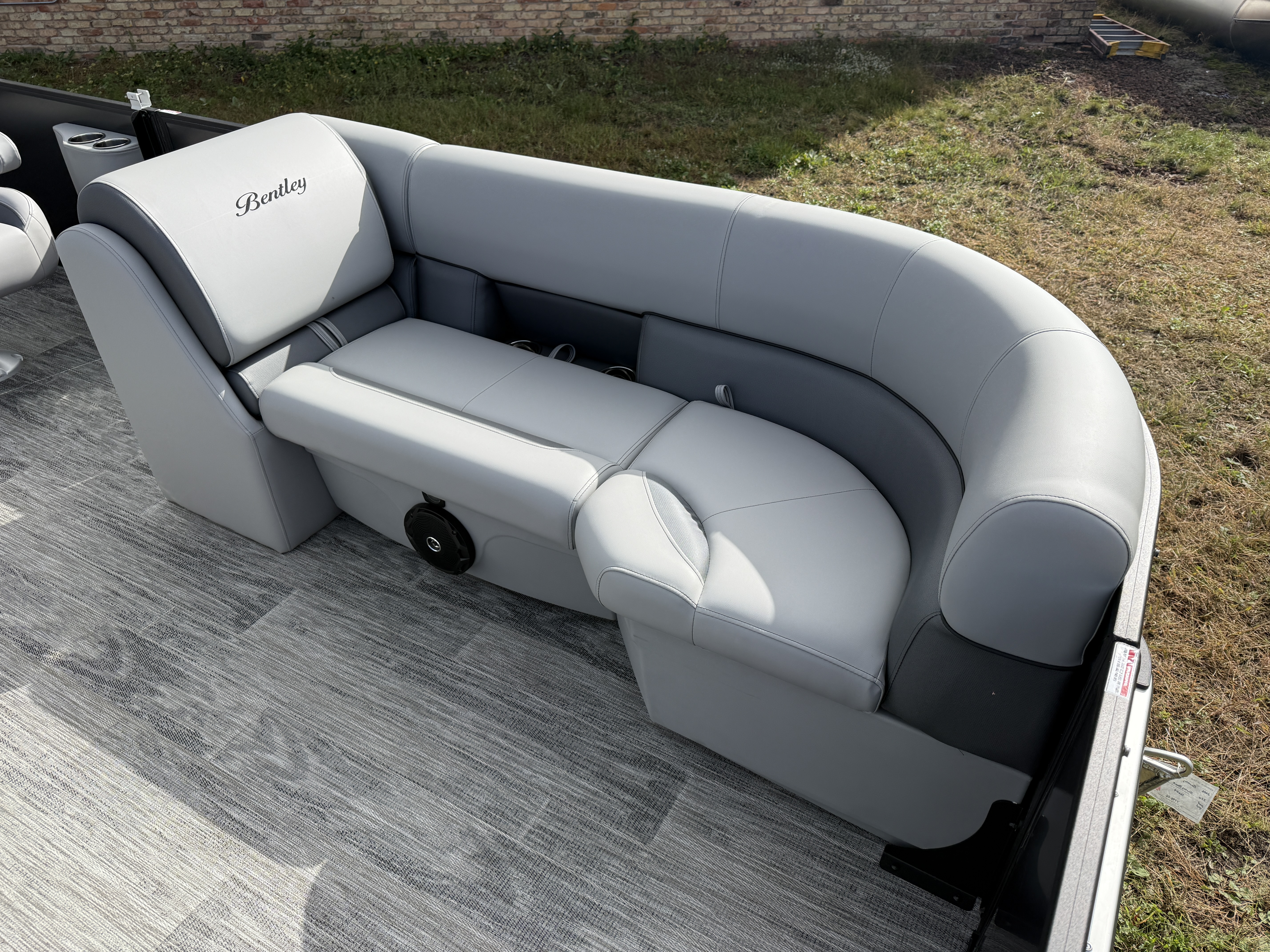 2026 Bentley Pontoons Legacy 220 Swingback 