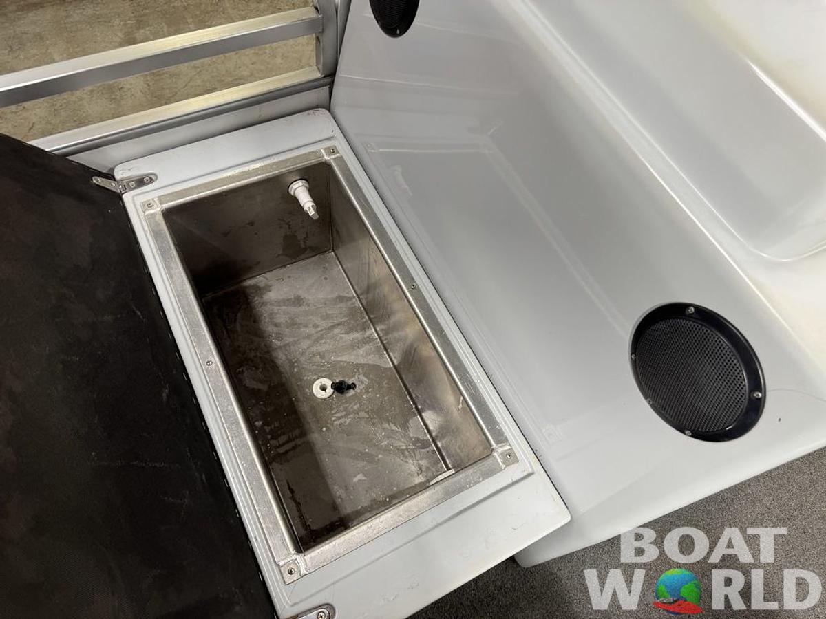 Used 2002 TMC 2200 FM Pontoon