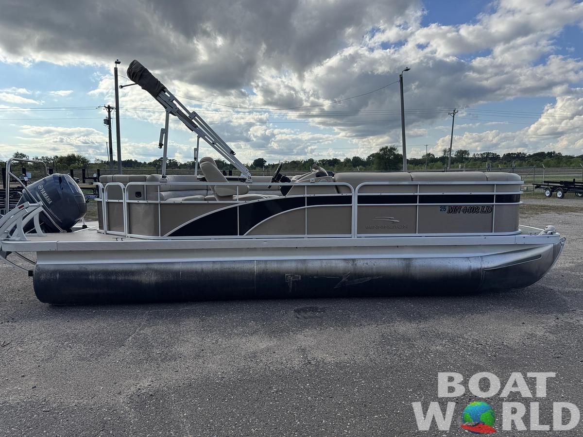 Used 2014 Bennington 22 SLX Pontoon