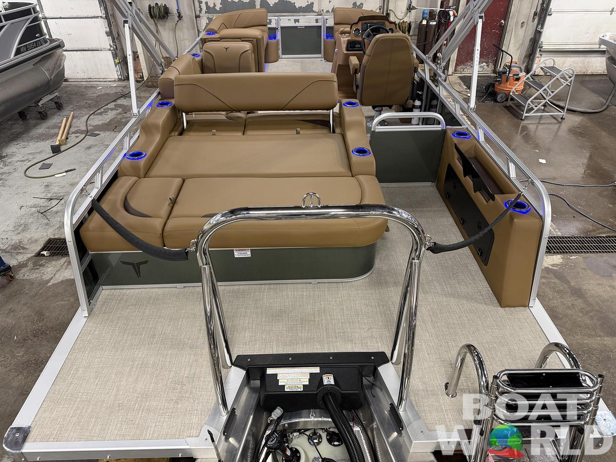 2026 Tahoe Sport 2385 Swingback (VRB) Tritoon