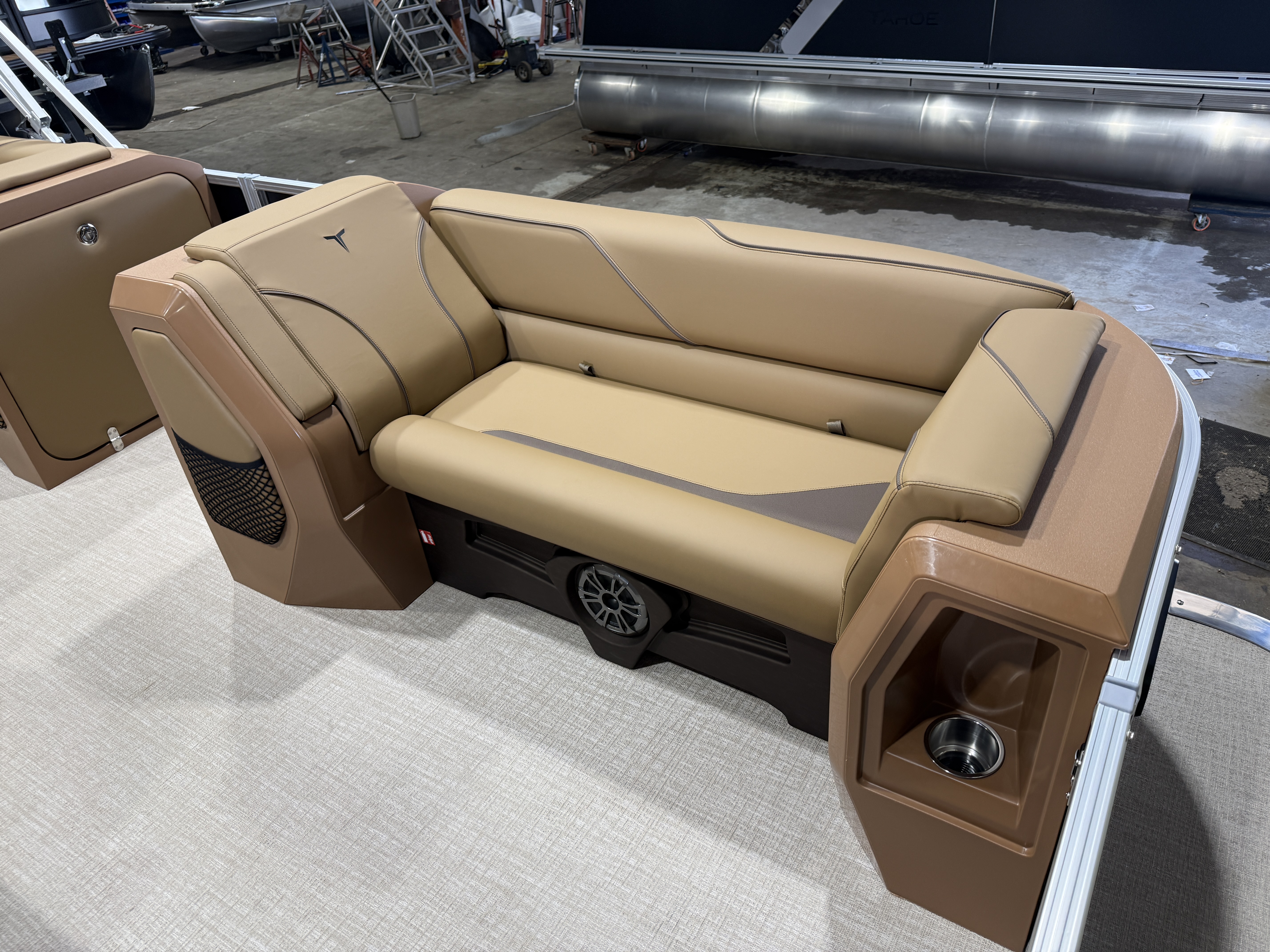 2027 Tahoe Sport VRB Premium 2385 Swingback & 4-Stroke $37995