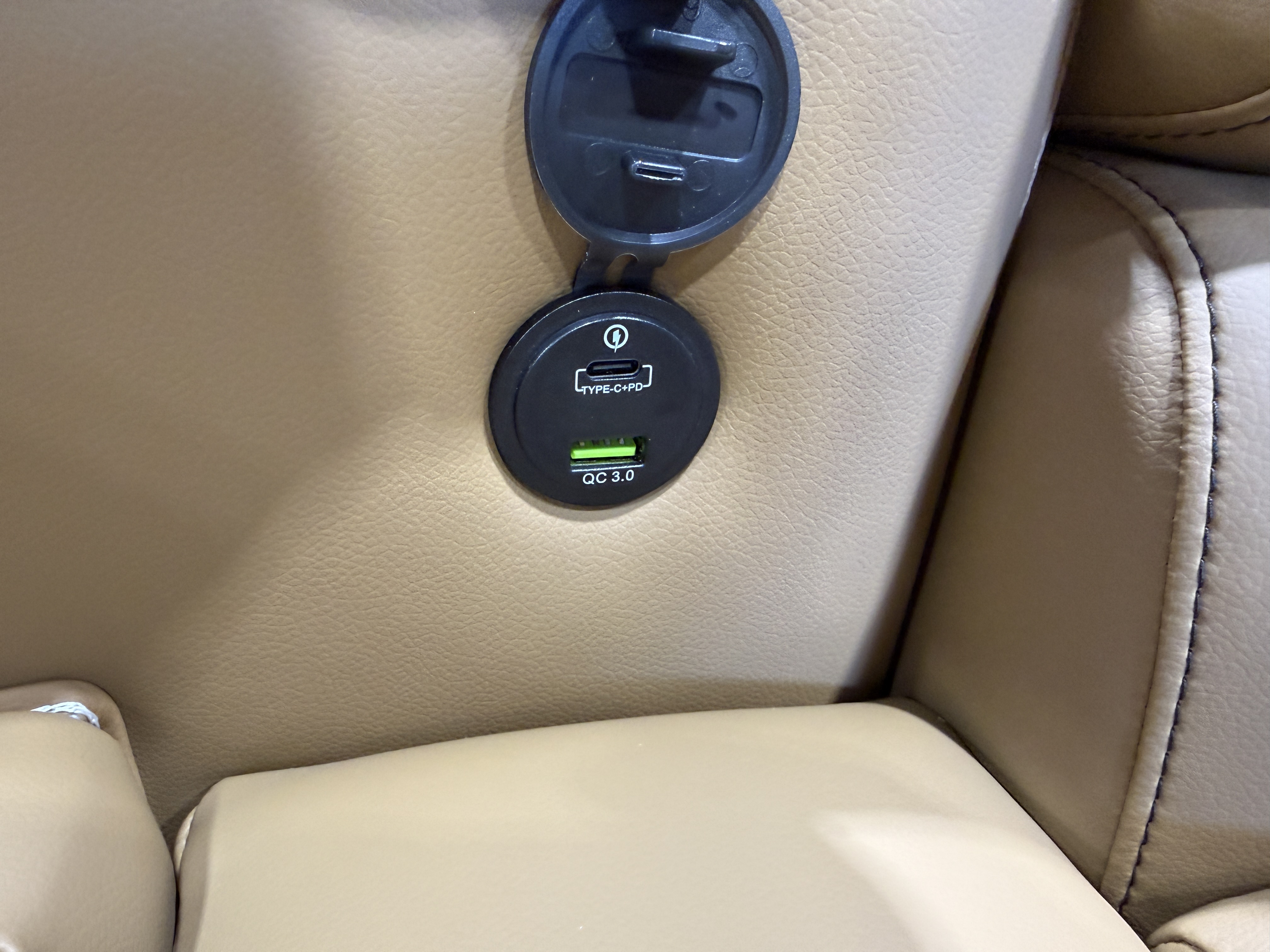 2027 Tahoe Sport VRB Premium 2385 Swingback & 4-Stroke $37995