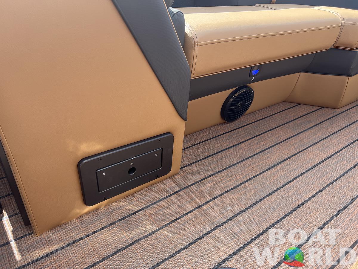 2026 Bentley Pontoons Elite 223 Swingback Tritoon