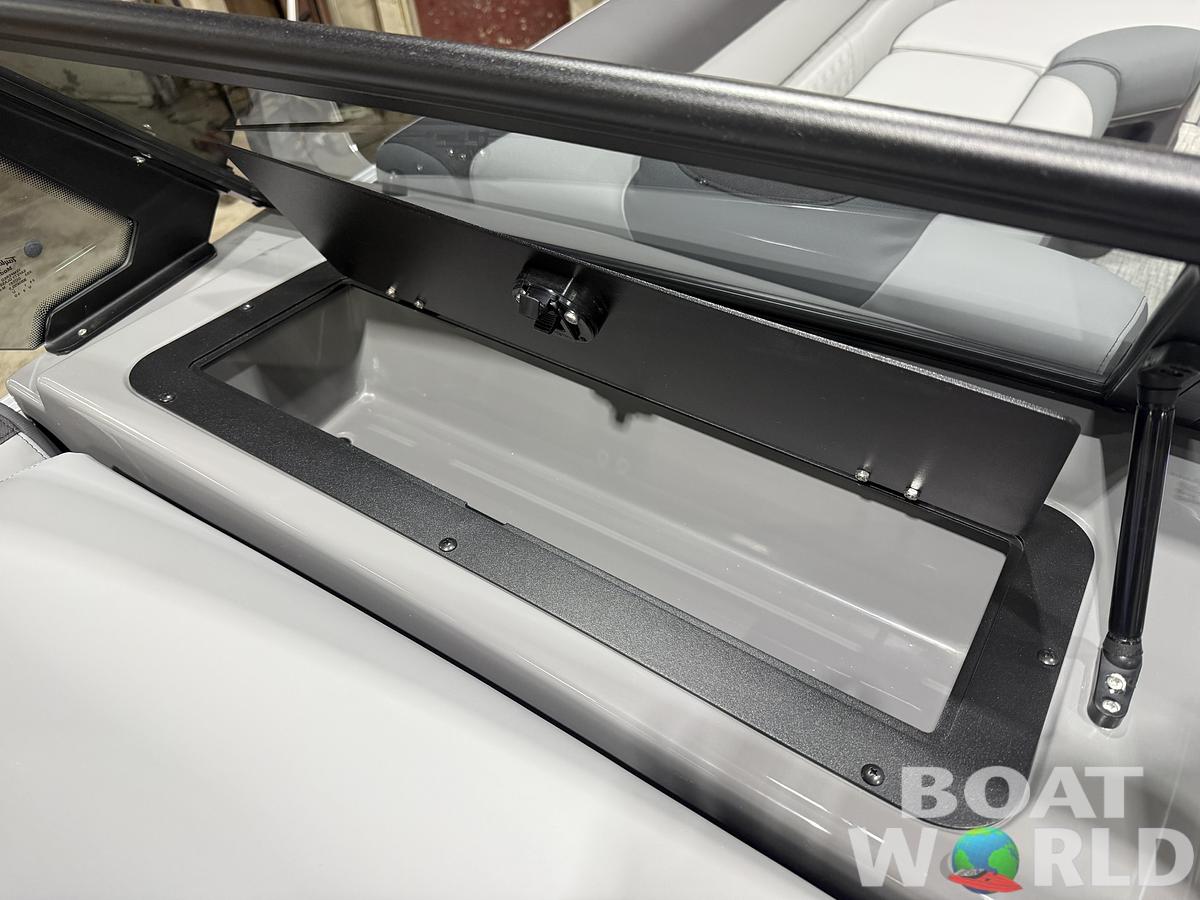 2026 Tahoe Pontoons LTZ 2385 Elite Windshield Tritoon