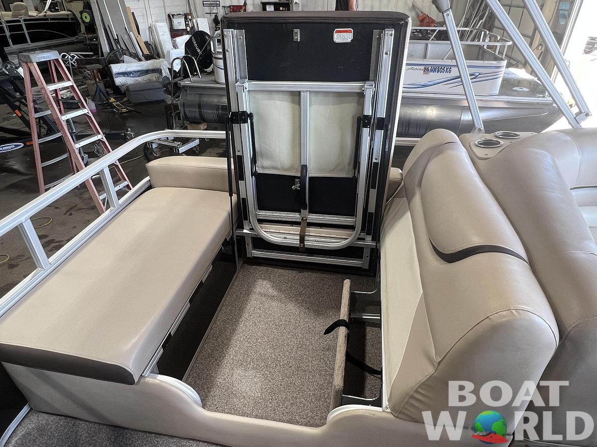 Used 2016 Sun Tracker Party Barge 22 DLX XP3 Tritoon & 150HP Mercury 4Stroke