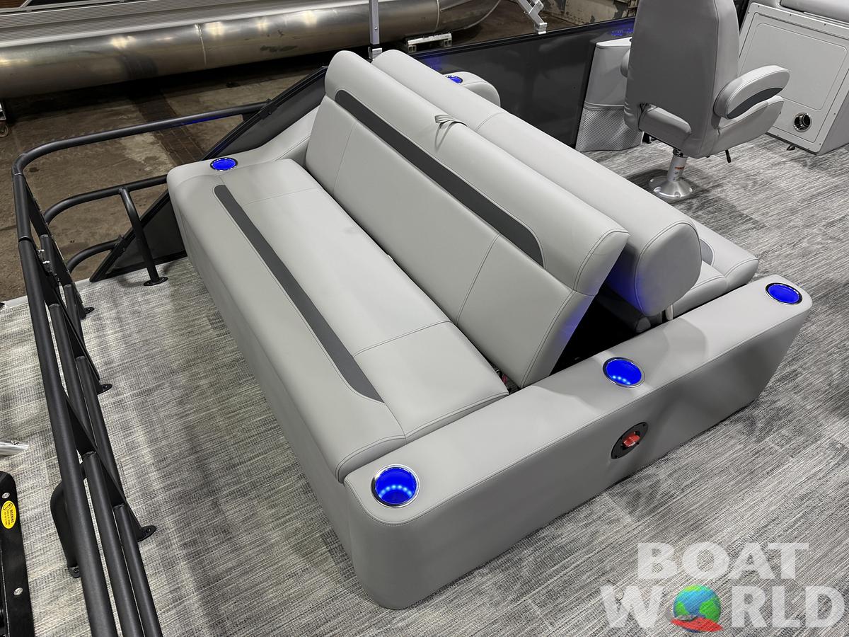 2026 Bentley Pontoons Legacy 220 Swingback 